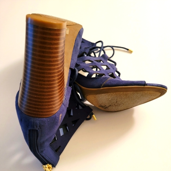 Ladies Shoe's - Picture 2 of 4